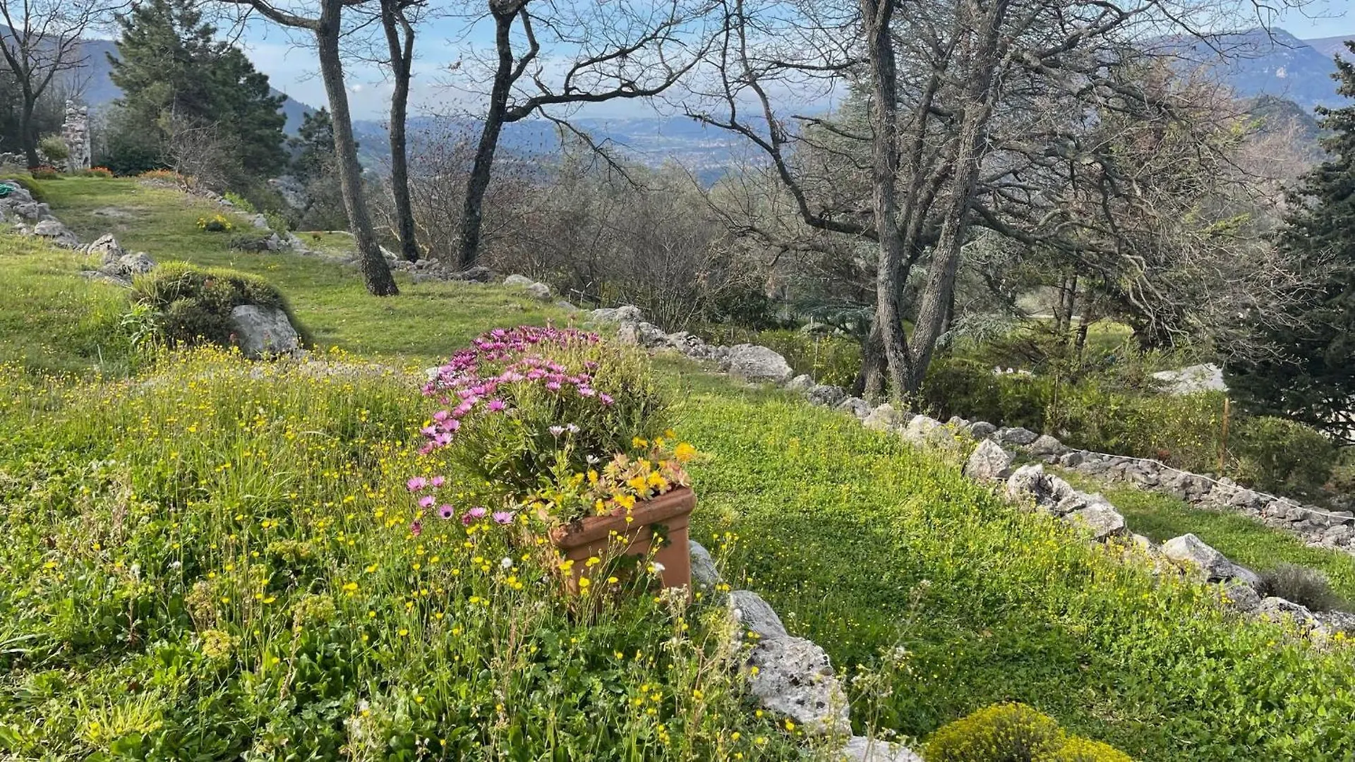 Rez De Jardin, Entre Mer Et Montagne Levens 0*,  Francie